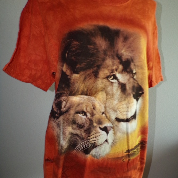 The Mountain Other - NWT UNISEX African Lion Serengiti Large Shirt